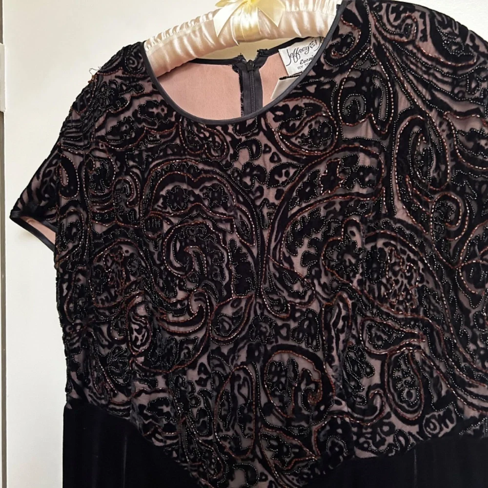 Size 18 Black Velvet Formal Gown - Picture 5 of 5